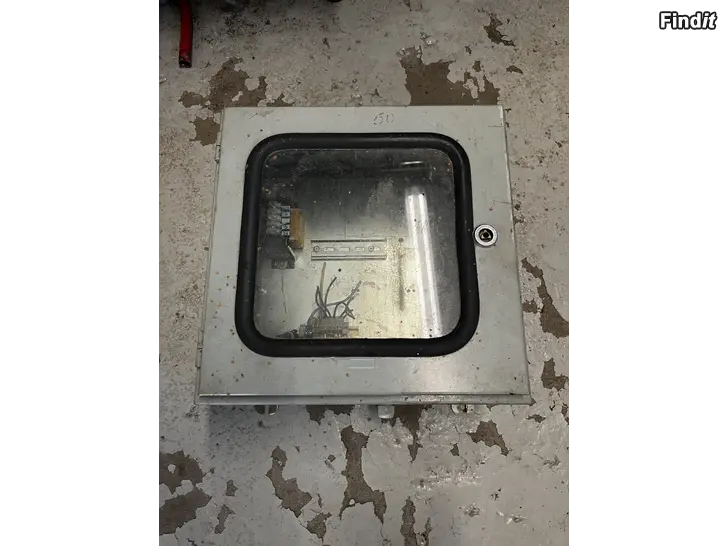 Myydään Litet elskåp