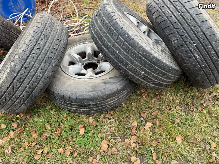 Säljes Mitsubishi Pajero renkaat vanteineen