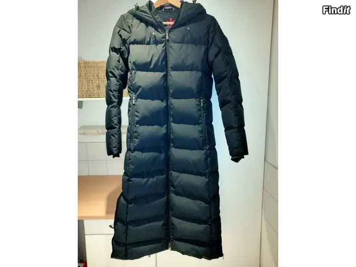 Myydään Untuvatakki Áhkká outdoor, koko 36