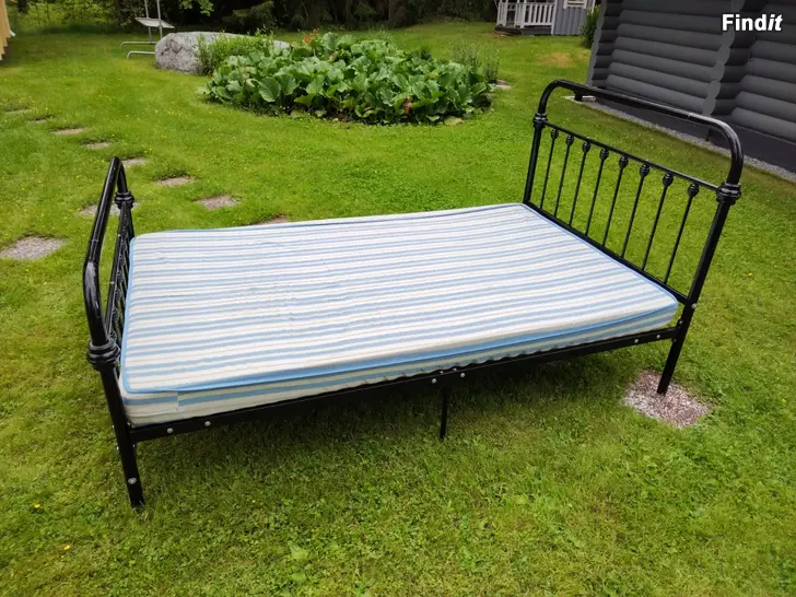 Säljes Metallirunkoinen sänky 120 cm