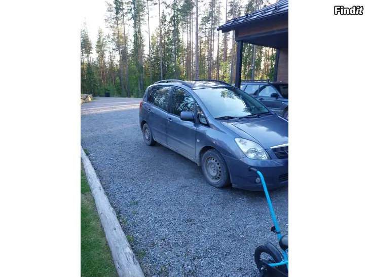 Säljes Toyota corolla verso Besiktad