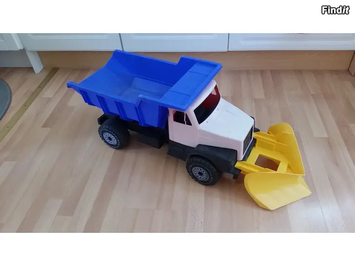 Myydään Plasto iso kuorma-auto auralla -hinta 10e