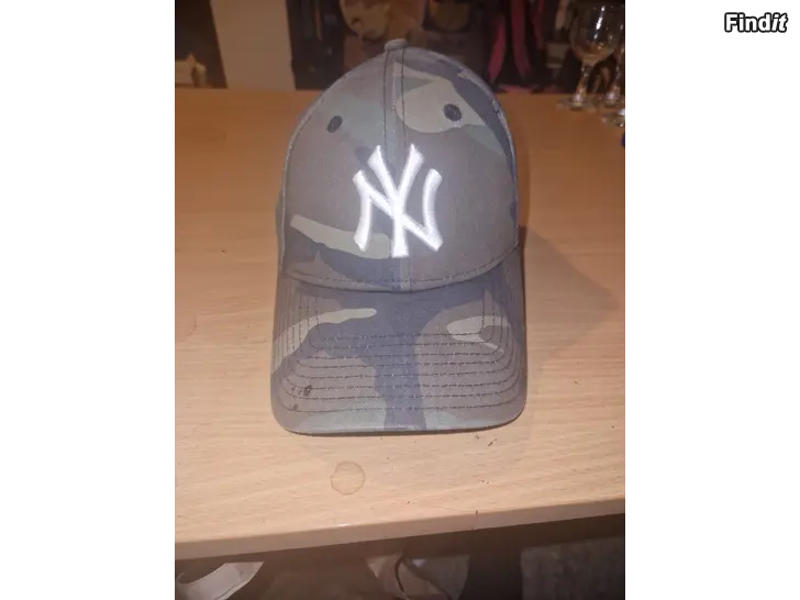Säljes New Era NY keps i camouflage
