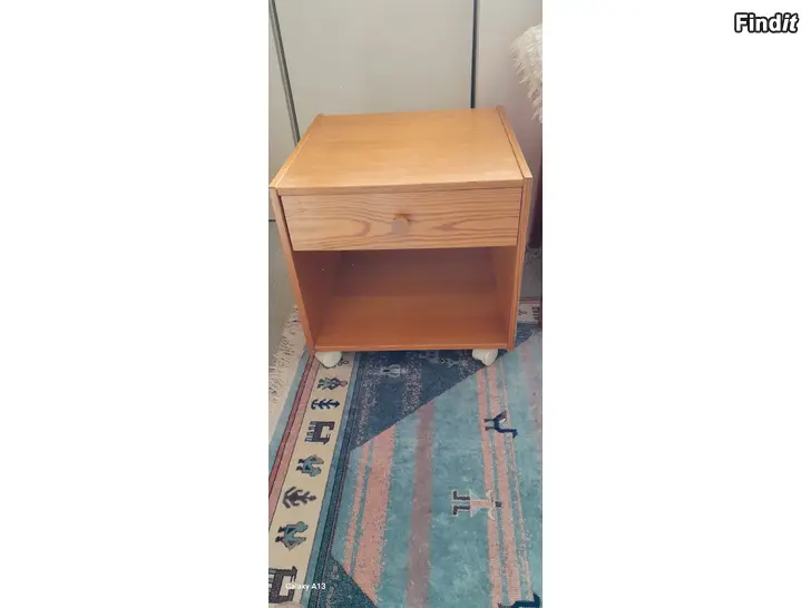 Myydään 2st sängbord