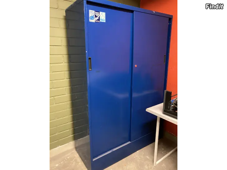 Säljes Plåtskåp