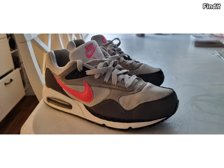 Myydään Nike Air lenkkikengät 41