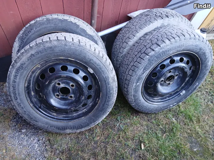 Myydään Toyota yaris kitka renkaat vantein