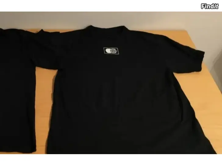 Myydään Kuumaa bändin t-paita