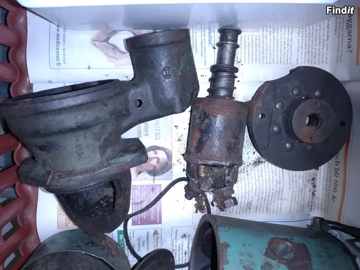 Säljes Gammal stor grön startmotor