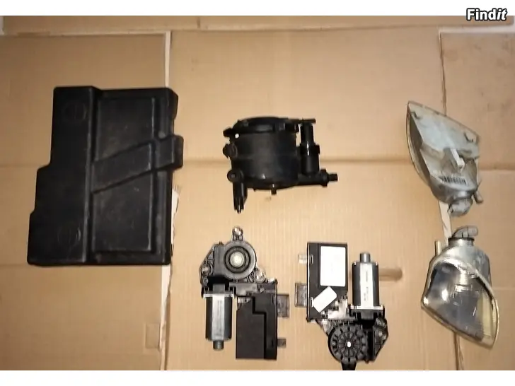 Säljes Akkukotelonkanssi dieselsuodatimenkotelo etuvilkkut