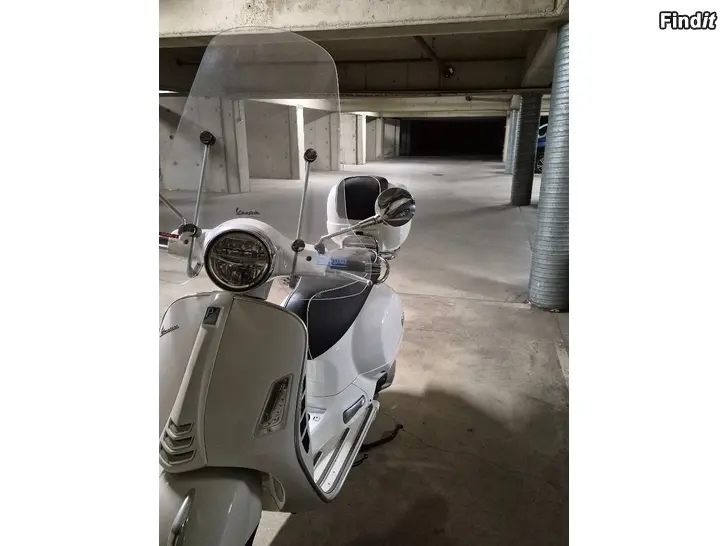 Säljes Piaggio Vespa GTS 300. Kört 800 km