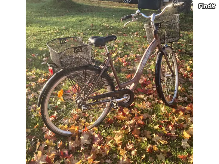 Säljes Cresent damcykel 2 korgar
