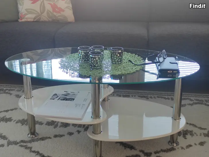 Myydään Hieno lasikantinen sohvapöytä
