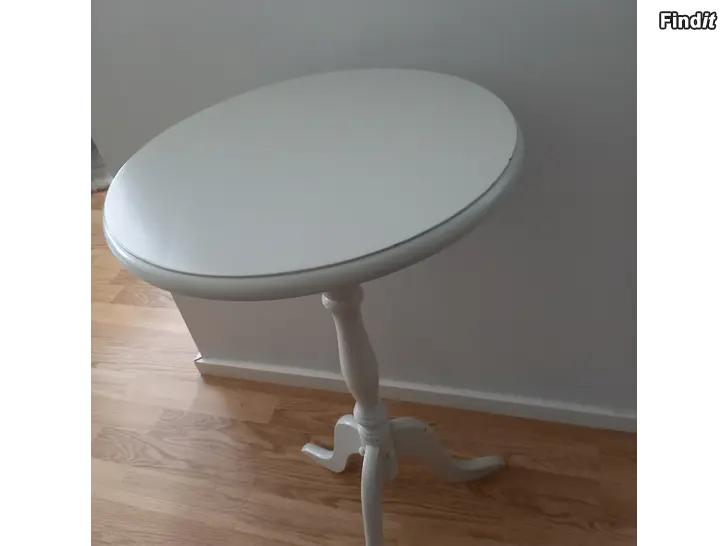 Myydään Valkoinen pikkupöytä