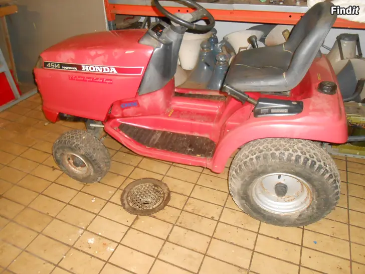 Myydään Honda 4514 hydrostatic päältäajettava ruohonleikkuukone