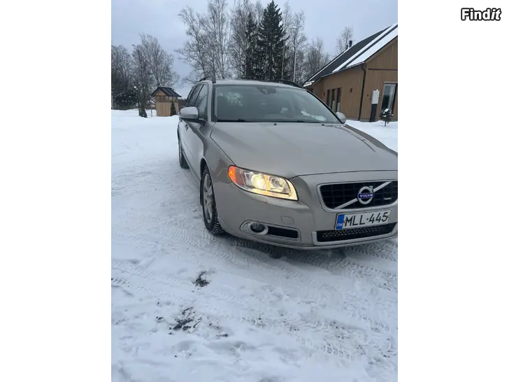Myydään Volvo V70