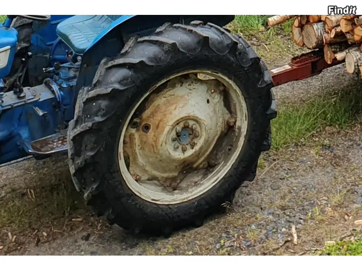 Säljes Traktordäck 12.4 R32