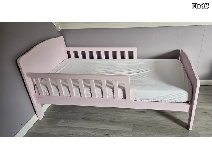 Säljes Rosa juniorsäng