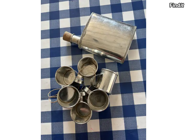 Myydään 6 små snapsmuggar med plunta