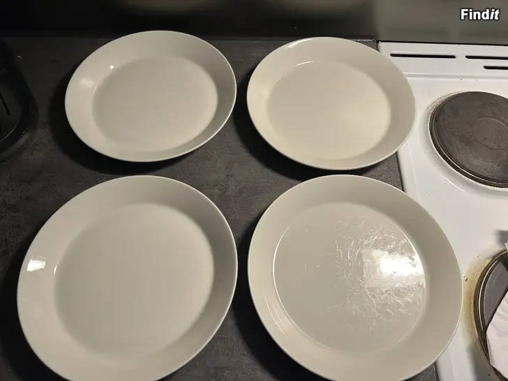 Myydään Iittala Teema valkoinen lautanen 23 cm x 4 kpl