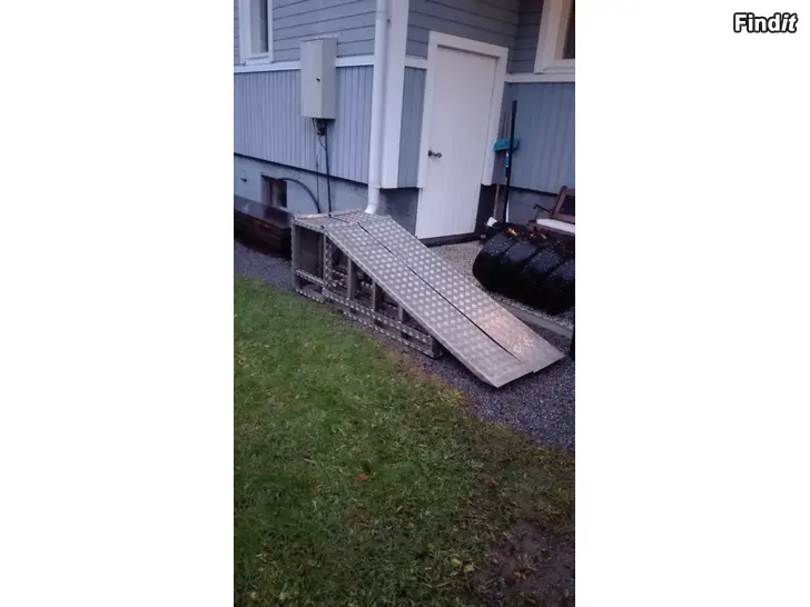 Myydään HYVÄT HUOLTORAMPIT