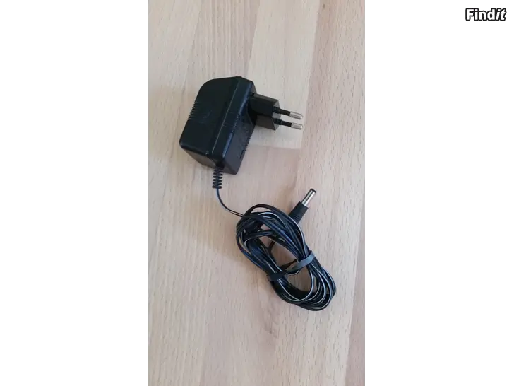 Myydään AC-DC adaptor 9Vdc 300mA 4e