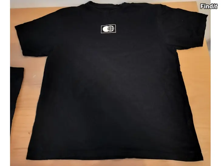 Myydään Kuumaa huppari ja t-paita