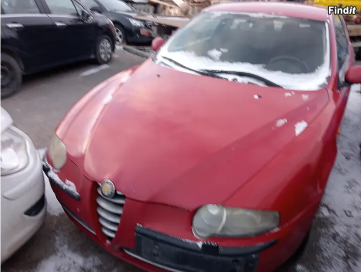 Myydään Alfa Romeo 147 1,6 manuaali 2001 varaosina