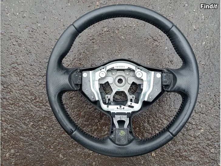 Myydään Nissan Juke 2013 nahkaratti 100 tkm ajetusta