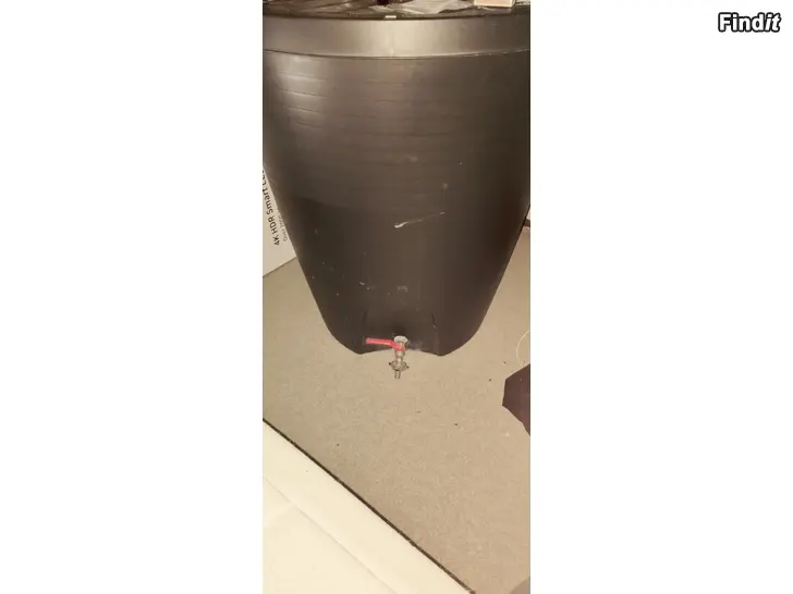 Myydään Sadevesi säiliö