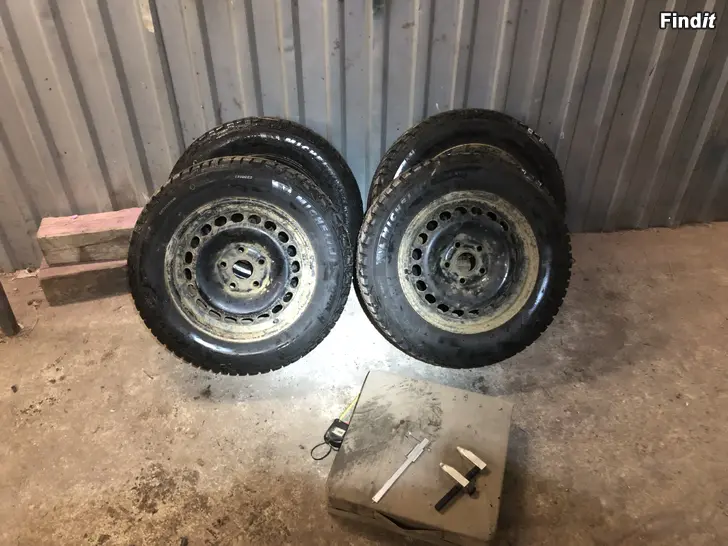 Myydään 195/65/15 Michelin nastarenkaat 5x112 vanteilla