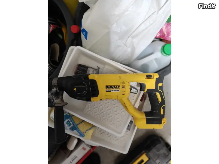 Myydään DeWalt akku poravasara runko salkussa