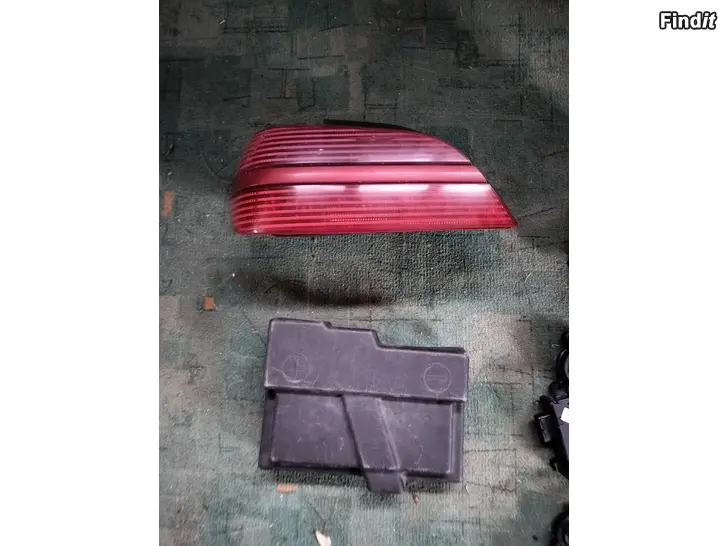 Myydään Takavalo takakonttiin laatikko akkukotelonkanssi