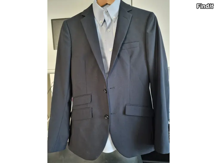 Myydään Puku 44 slim fit