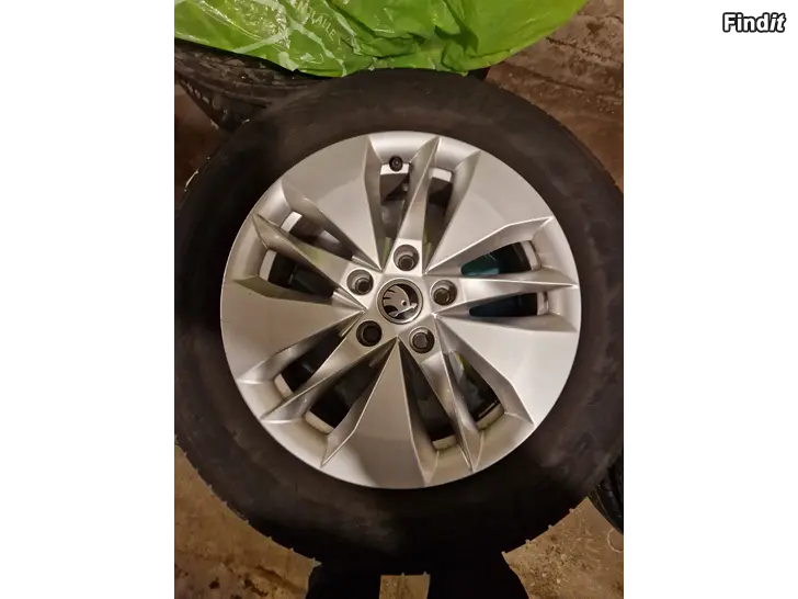 Säljes Skoda Octavia sommardäck på alufälg