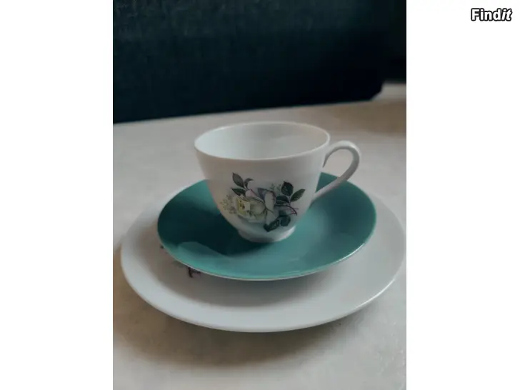 Myydään Blommig service