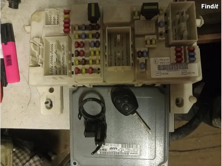 Myydään Ford C-MAX 1,6 2004 ECU-sarja 3M5-12A650-FF