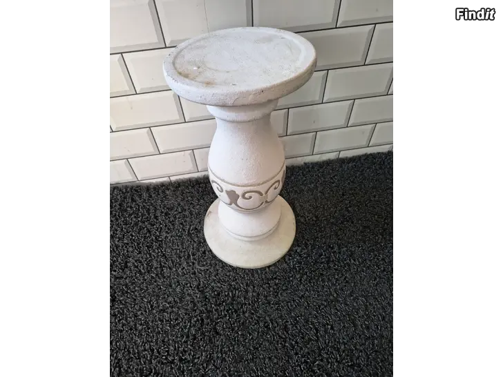 Myydään Kukkapylväs