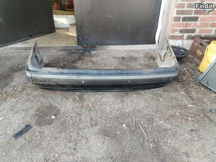 Myydään Mercedes-Benz W210 takapuskuri