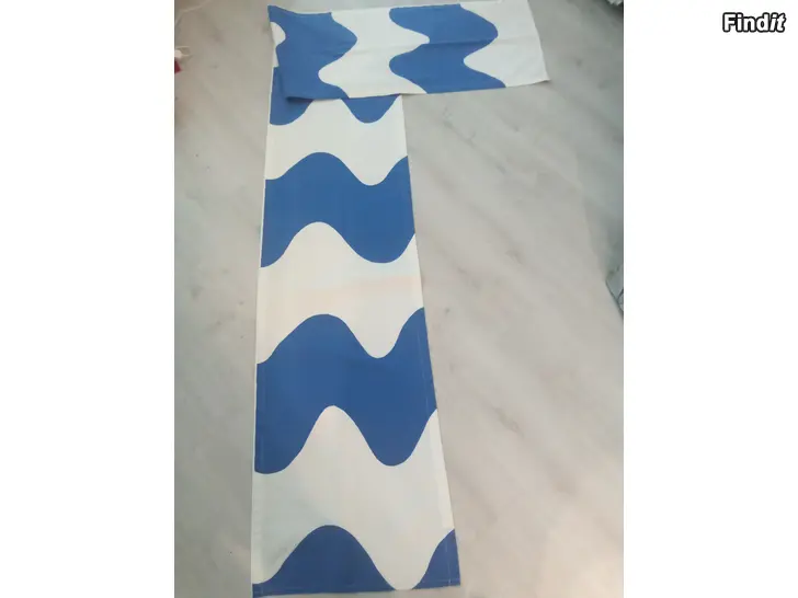 Myydään Marimekon Lokki-kankaasta tehty pitkä kaitaliina , koko 45 x 300cm