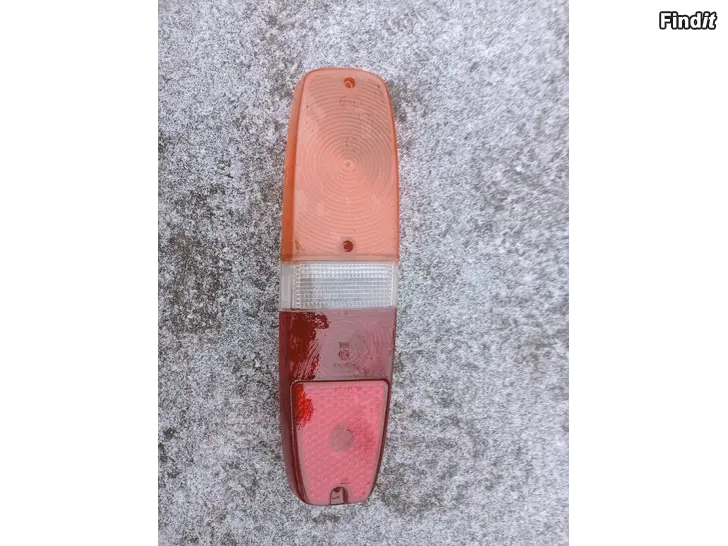 Myydään Volvo 145/245 oikea takavalonlasi 43274R7 Hella SRBBL92-2ZR