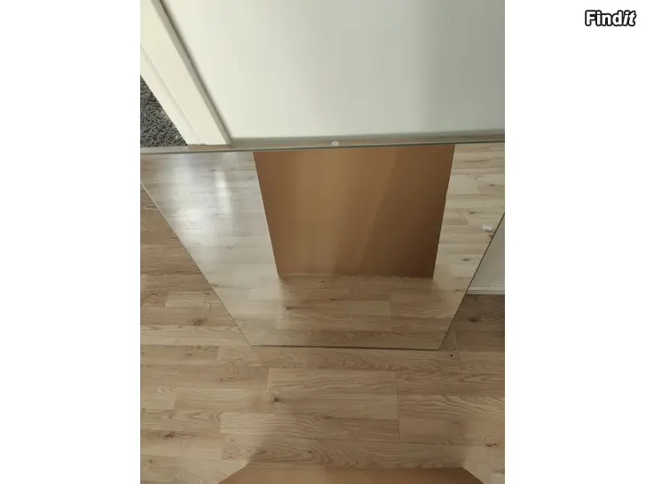 Säljes Badrumsspegel + belysning