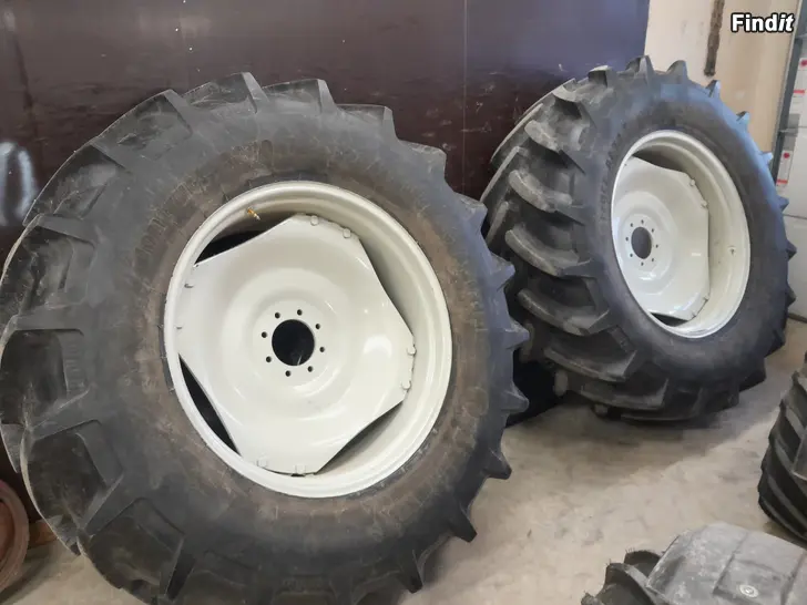 Myydään MF / Fiat pyörät 520/70R34
