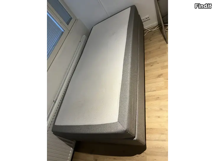 Myydään säng 90x200