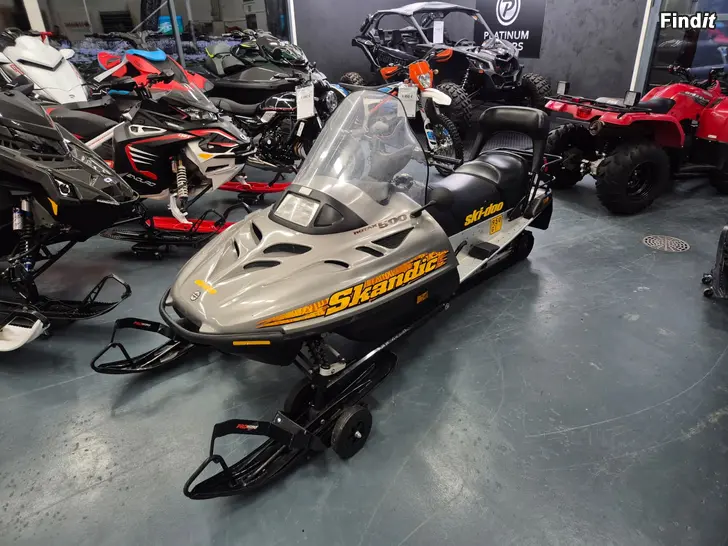 Säljes Ski-Doo Skandic 1999. 3700km körd