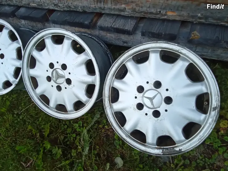 Myydään Mercedes vanteet 15