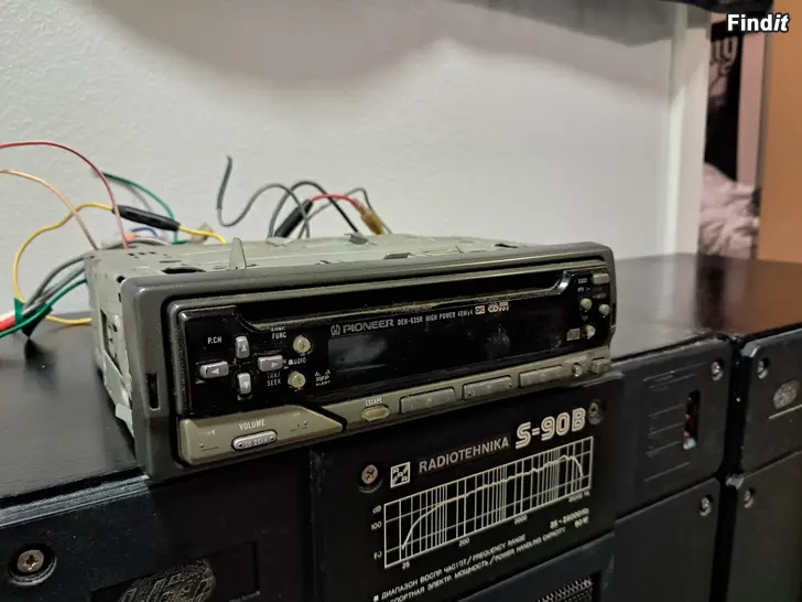 Myydään Pioneer DEH-635R Autosoitin