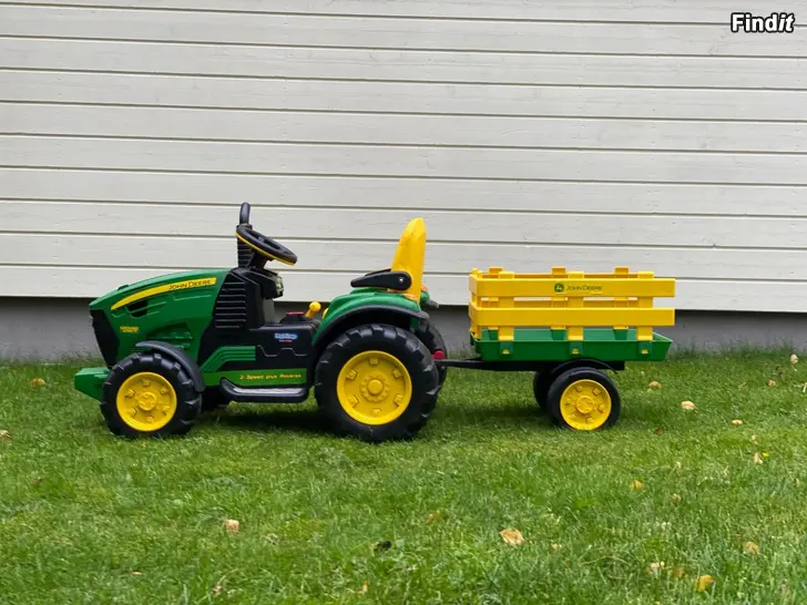 Säljes John Deere  eldriven traktor för barn
