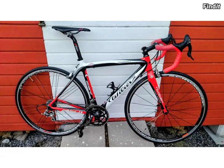 Säljes Landsvägscykel i kolfiber