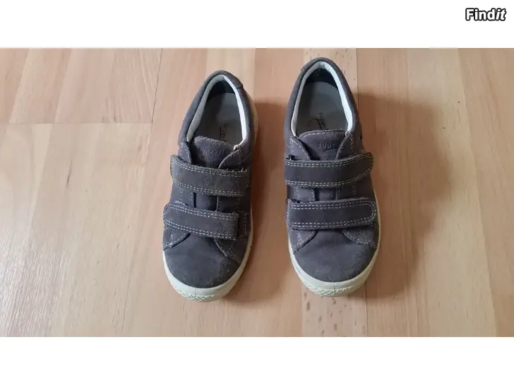 Myydään Superfit Goretex lenkkarit koko 28 tummanharmaa hinta 7e
